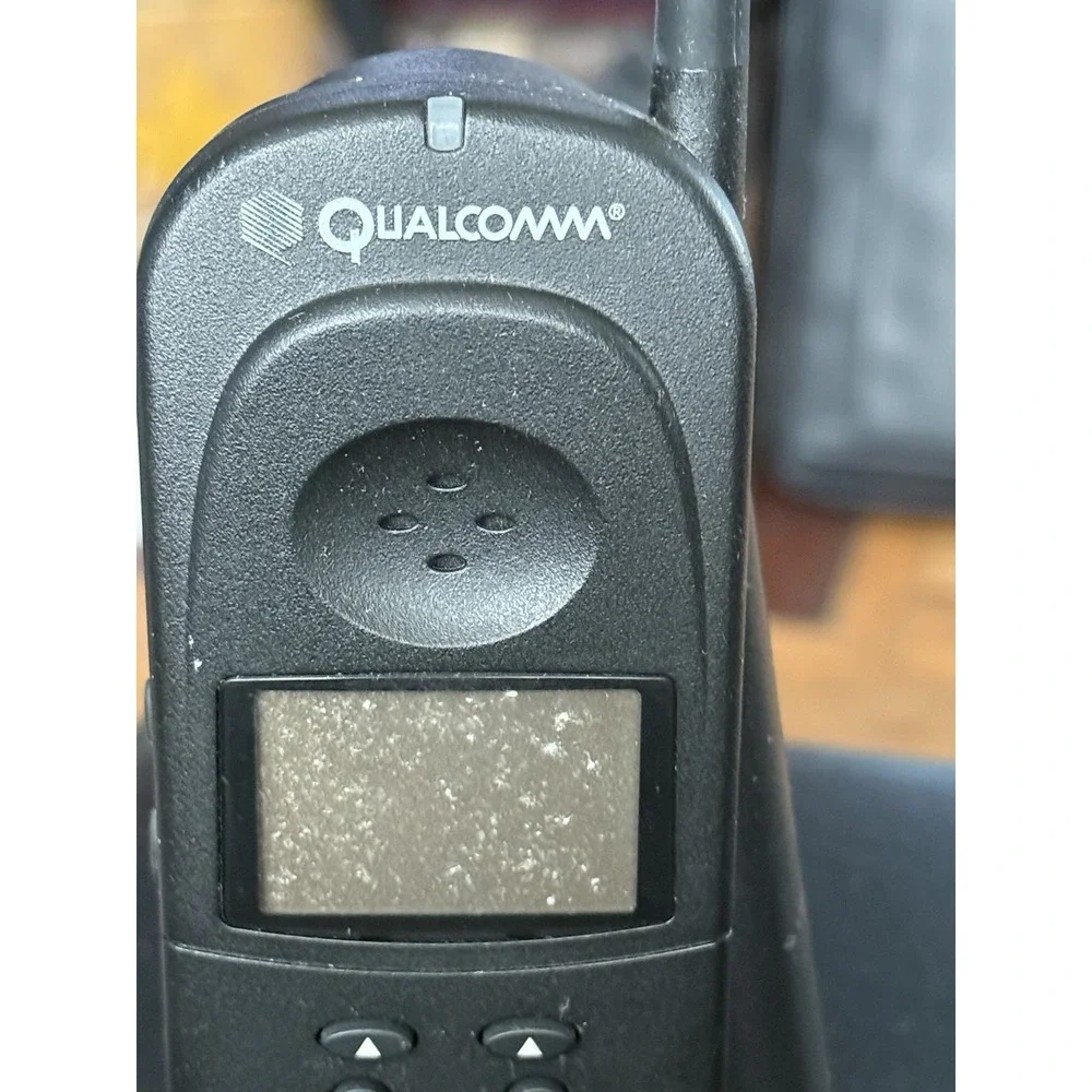 Qualcomm Globalstar GSP-1600 Handheld Tri-Mode Portable Satellite‎ Phone